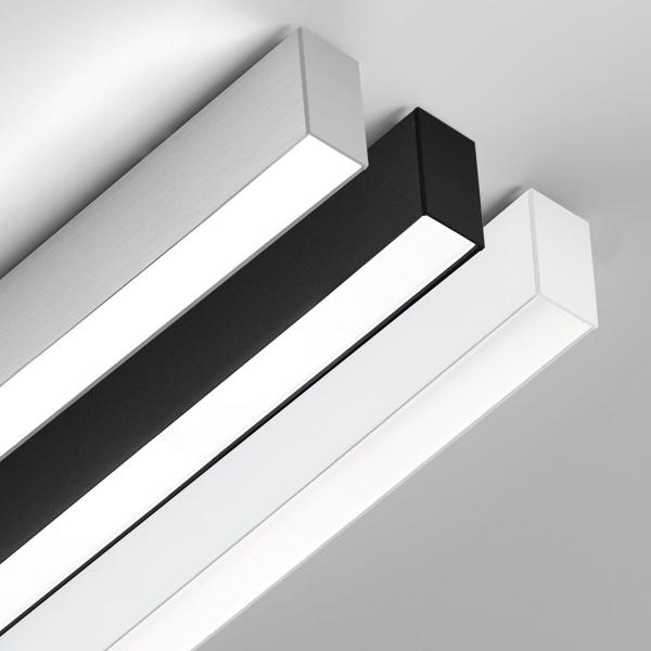 Lineare LED-Leuchte entlang einer modernen Deckenfläche